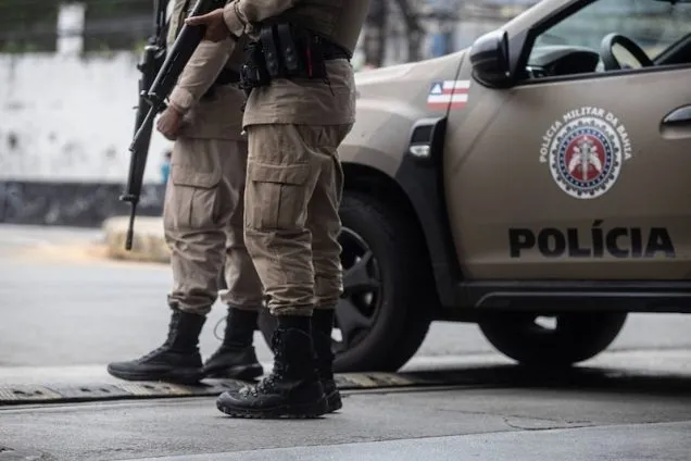 Duas pessoas são detidas por tráfico de drogas no bairro Santa Rita