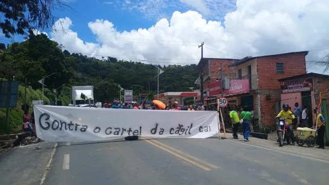 Cacauicultores realizam nova manifestação na BR-101 e interditam trecho da rodovia em Itamarati
