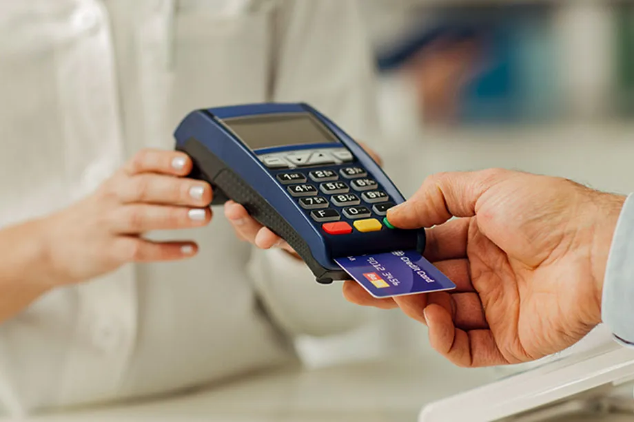 Receita Federal amplia fiscalização e gastos no cartão podem levar contribuinte à malha fina no IR 2026