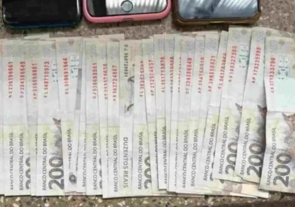 Grupo é detido por suspeita de usar cédulas falsas em comércio de cidade baiana