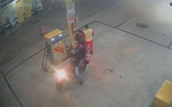 Posto de combustíveis é assaltado em Barra do Rocha; veja vídeo