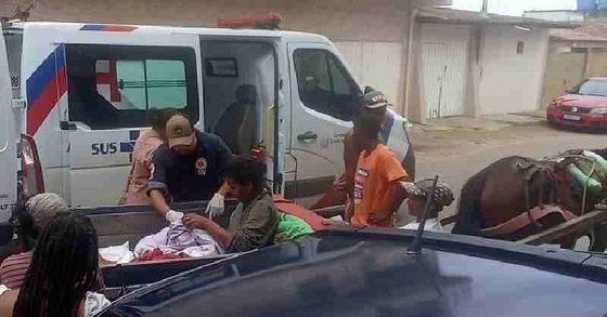 Bebê nasce em cima de carroça em Vitória da Conquista