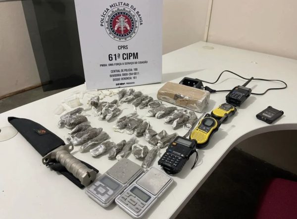 Ubaitaba: Trio é preso por tráfico no Conceição; suspeitos fizeram morador de refém