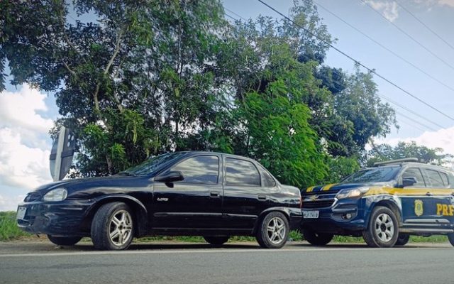 PRF recupera em Jitaúna carro roubado há mais de 15 anos