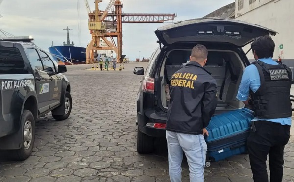 Ilhéus: Passageira de navio é presa com 47 kg de cocaína; homem é procurado pela PF