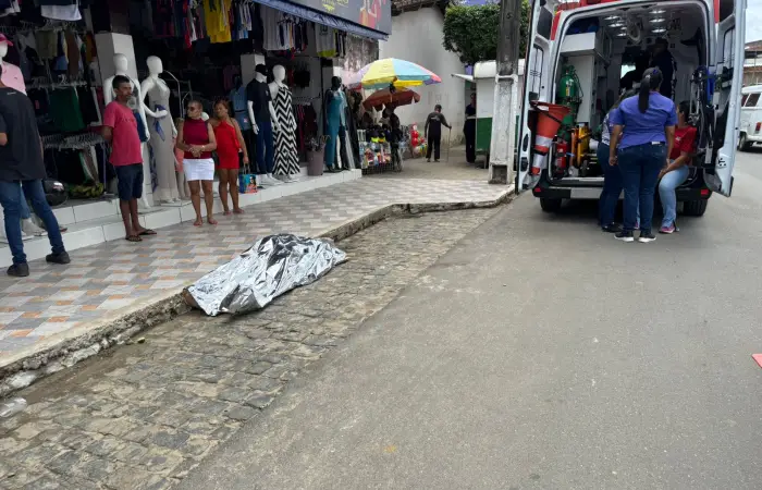 Homem morre após passar mal no centro de Ubaitaba