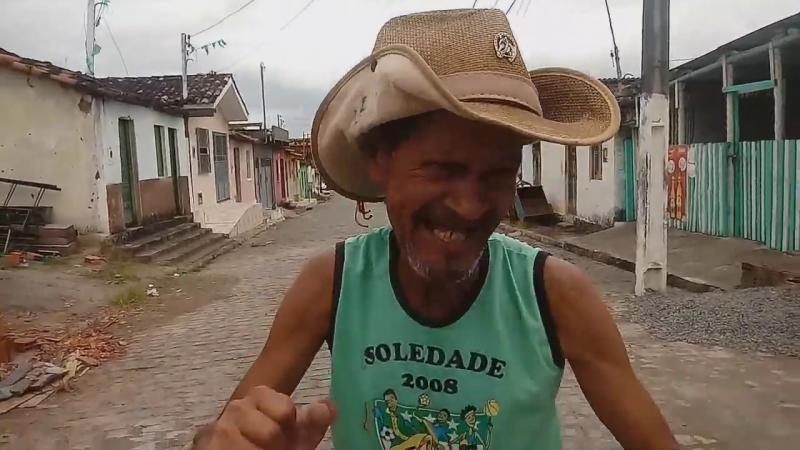 MACARRÃO CANTA, DANÇA E FAZ PALHAÇADA NA RUA IPIAÚ