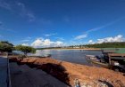 Após 26 anos, flutuante do Porto do Baé é transferido para novo local em Barra do Garças