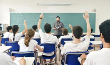 Professores suspendem aulas após atraso no pagamento de salário em cidade no interior de MT