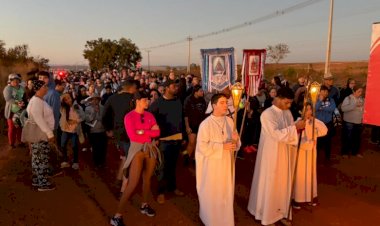 Com percurso de 13 km, romaria do Divino Pai Eterno reúne centenas de fiéis em Barra do Garças