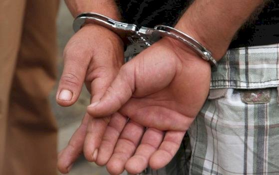 Homem assalta lanchonete, apanha de facção e é preso em Campinápolis