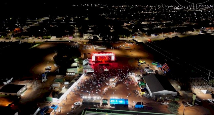 Primeira noite da ExpoCamp 2026 reúne público expressivo e celebra os 40 anos de Campinápolis com grande festa; vídeo