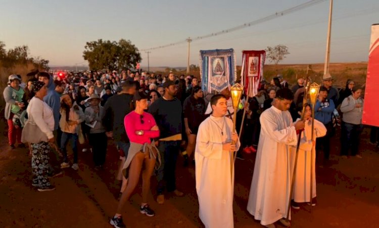 Com percurso de 13 km, romaria do Divino Pai Eterno reúne centenas de fiéis em Barra do Garças